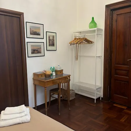 Folle Citta Oda ve Kahvaltı Napoli